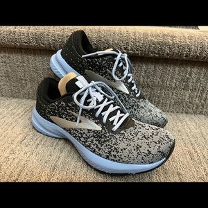 Brooks athletic shoes womens 7.5